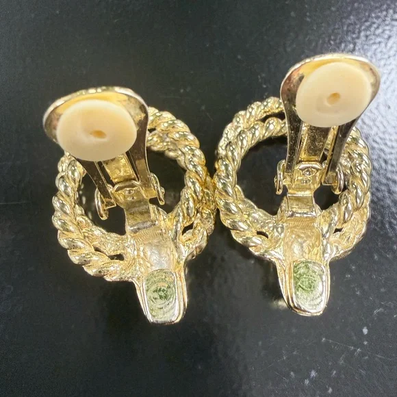 Vintage “door knocker” Earrings Gold-Tone Twisted Hoop clip-ons - Picture 7 of 9